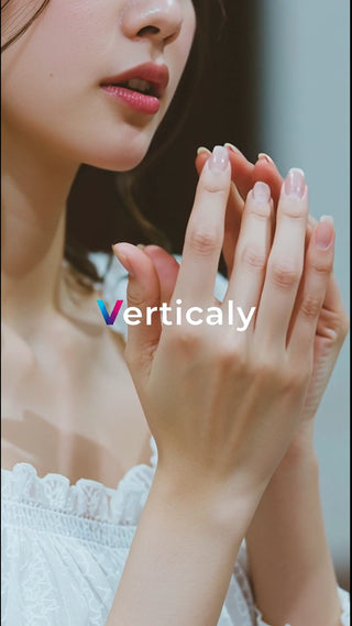 透明感あふれるネイル