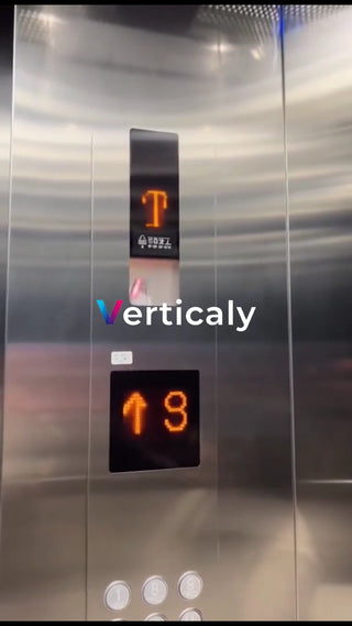 エレベーターで9階へ