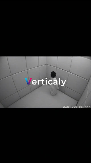 孤独な空間、少女の姿