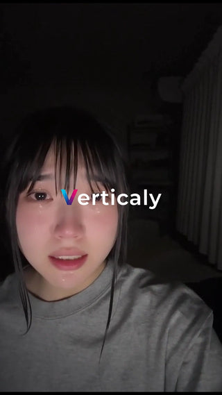 涙を流す女性の姿