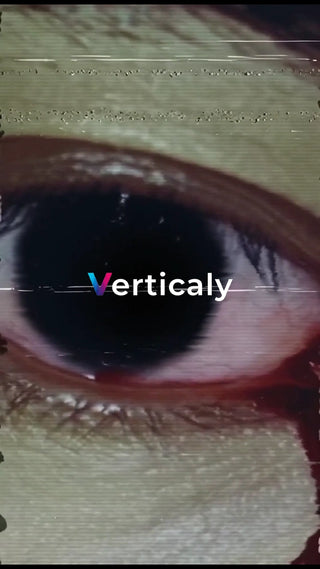 血の涙を流す瞳