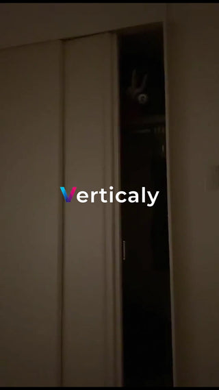 クローゼットに潜む影