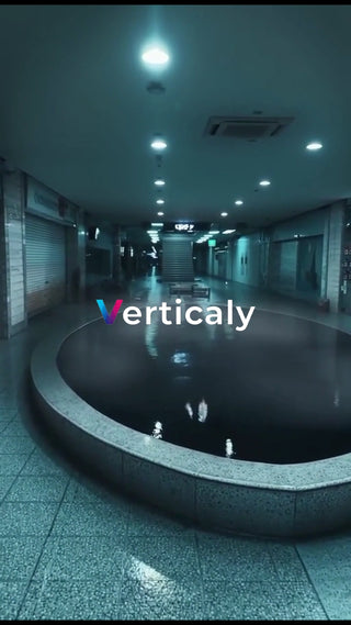 水面に映る都会の風景