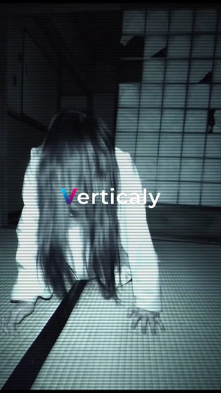 怨霊の女性の這い寄る恐怖