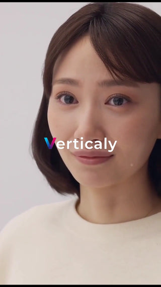 涙を流す女性の横顔