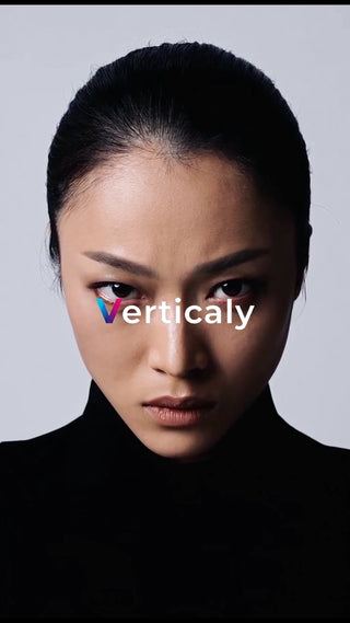 クールな眼差しの女性