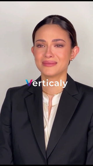 涙を流す女性、ビジネスシーン