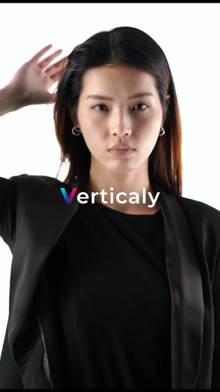 黒ジャケットの女性