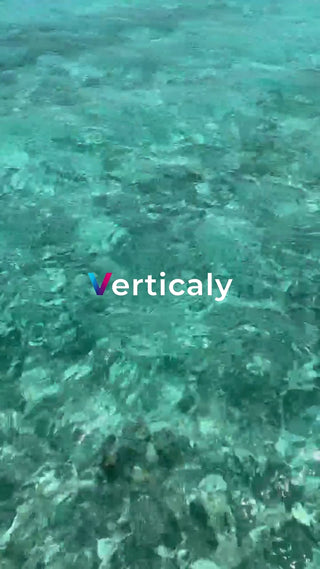 水面揺らめく、透明感あふれる