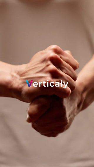 手を重ねる、温もりと絆