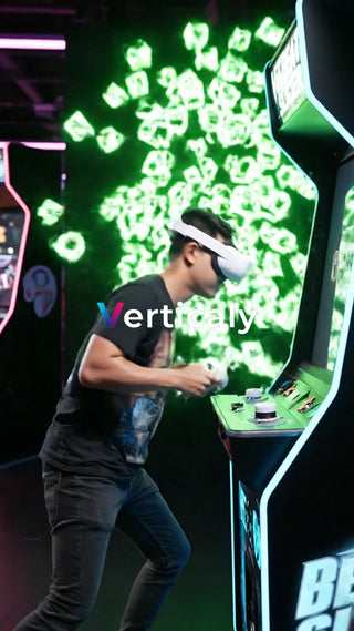 VRゲームを楽しむ男性