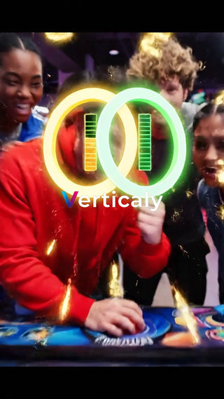 ゲームに興じる仲間たち