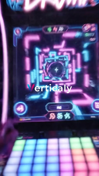 ネオン輝くゲーム画面