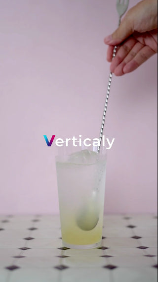 透明なグラスと氷