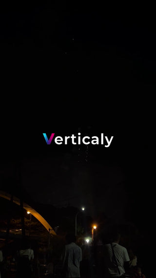 夜空に咲く花火、夏の夜