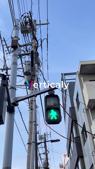 信号待ち、青信号で歩く