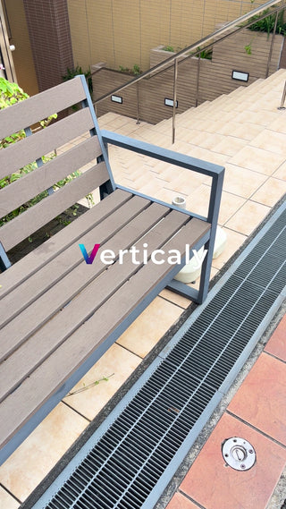 都会のベンチ、午後のひととき