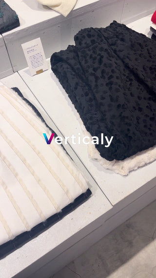 モノクロの服飾、白と黒