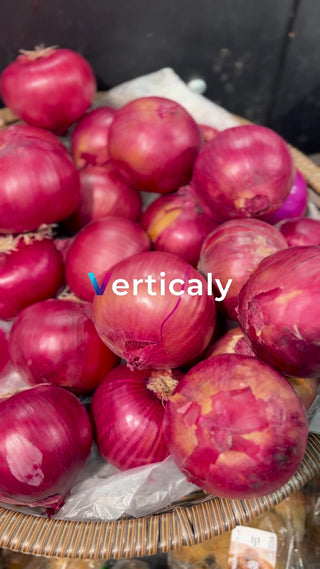 赤玉ねぎ、バスケットいっぱい