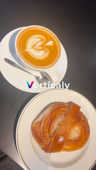 カフェタイム、シナモンロールと