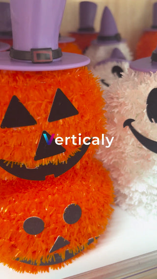 ハロウィン飾りのオレンジかぼちゃ