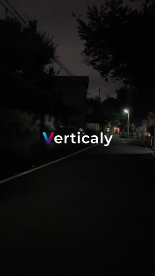 夜の街並み、静寂の中