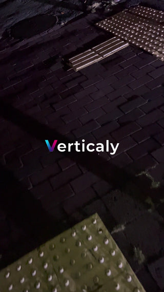 レンガ敷きの道、夕暮れ時