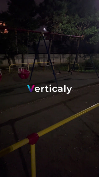 夜の公園、ブランコ