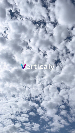 雲の隙間から見える青空