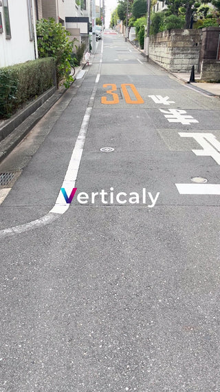 日本の街並み、速度30キロ