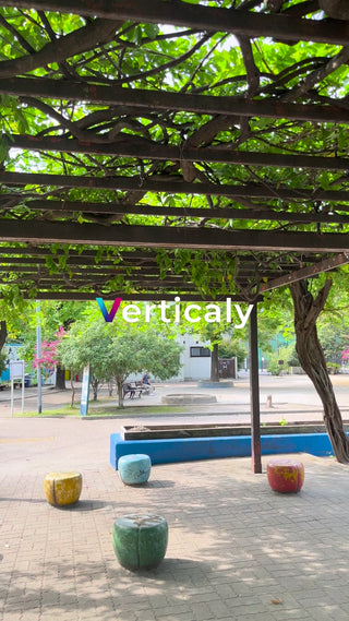 公園の木陰、休息時間