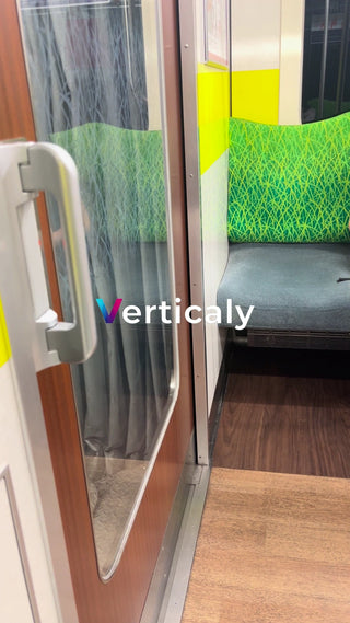 車内、草木模様のデザイン