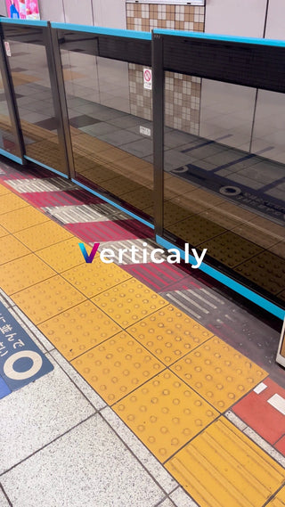 Station platform, waiting for the train