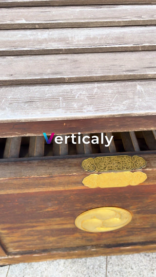 木製の飾り棚、装飾品