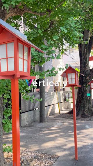 日本の街並み、赤い鳥居