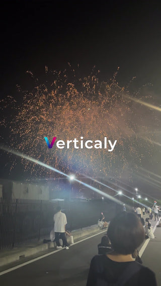 花火、夜空に輝く