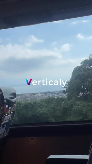 車窓からの風景、雲の流れ