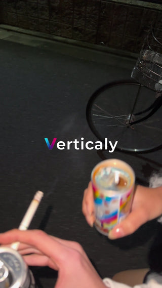 タバコと飲み物、夜の休憩