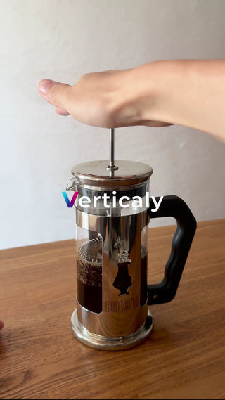 コーヒーを淹れる朝