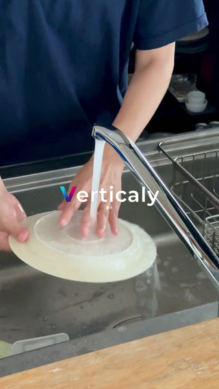 皿を洗う、日常の風景