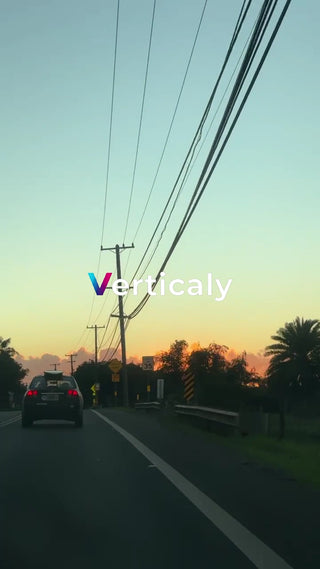 夕焼けと電線、夏の風景