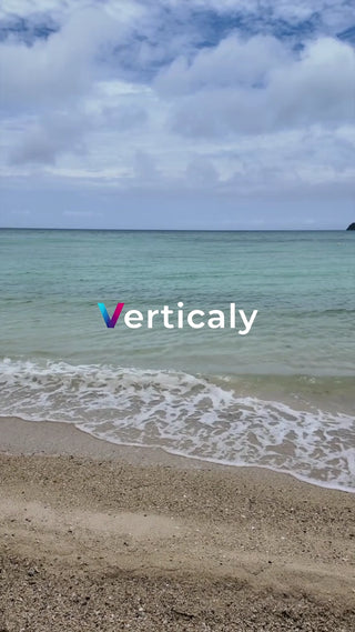 穏やかな浜辺、波打ち際