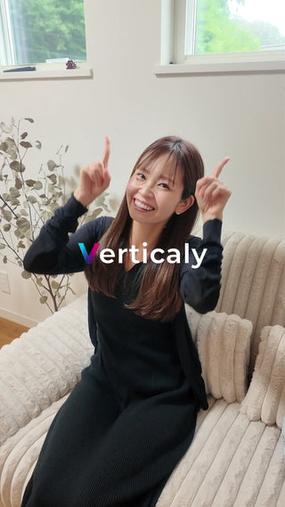 笑顔で指差し、楽しい時間