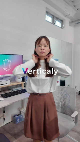 美しい部屋でくつろぐ女性