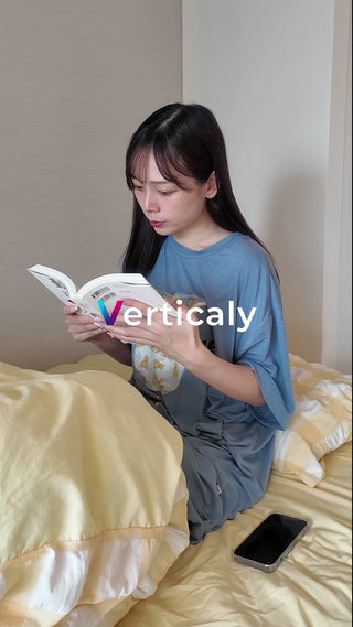 読書を楽しむ女性、穏やかな午後