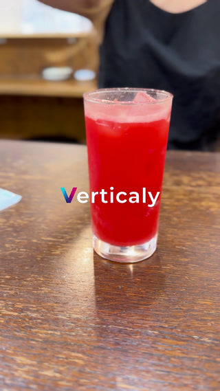 赤いドリンク、涼しげに