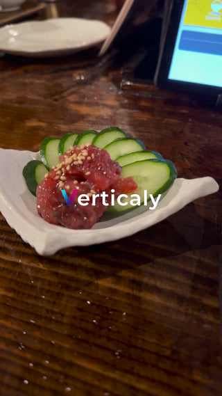 料理とキュウリ、彩り豊かに