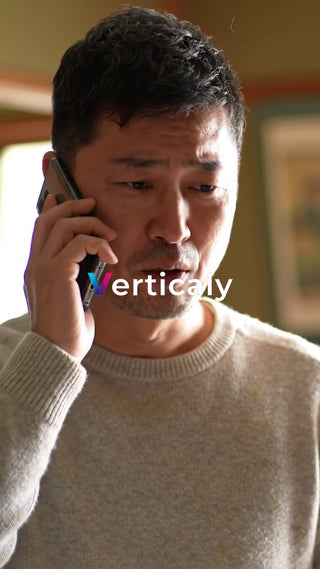 電話をする男性