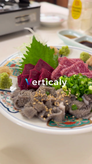 新鮮な馬刺し、美しい盛り付け