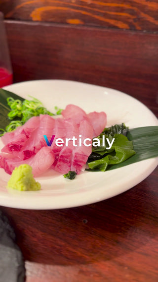 新鮮な刺身、彩り豊かに